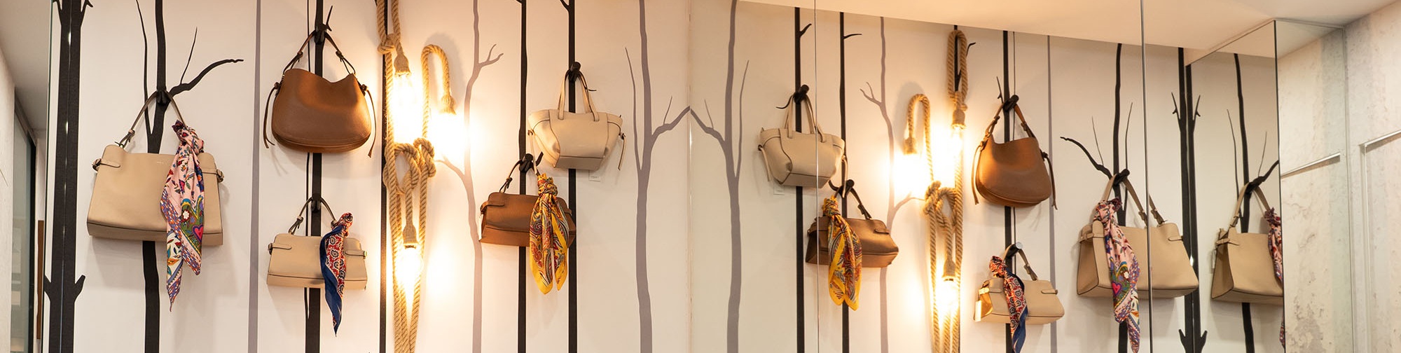 Borse e accessori moda donna disponibili in boutique